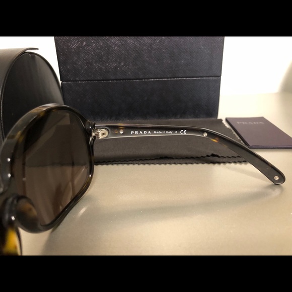 Prada sunglasses - Picture 4 of 9